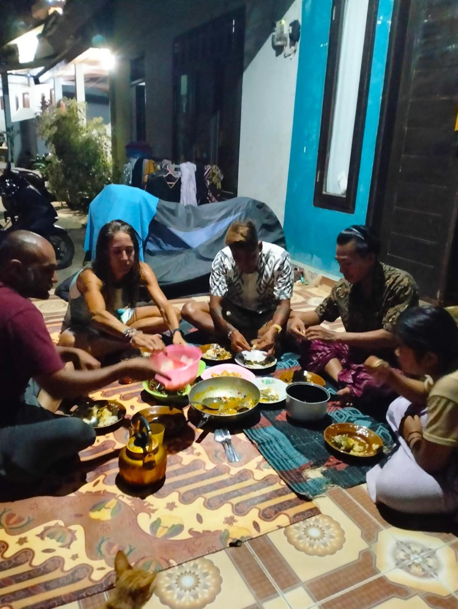 T&T Homestay Kuta  ภายนอก รูปภาพ