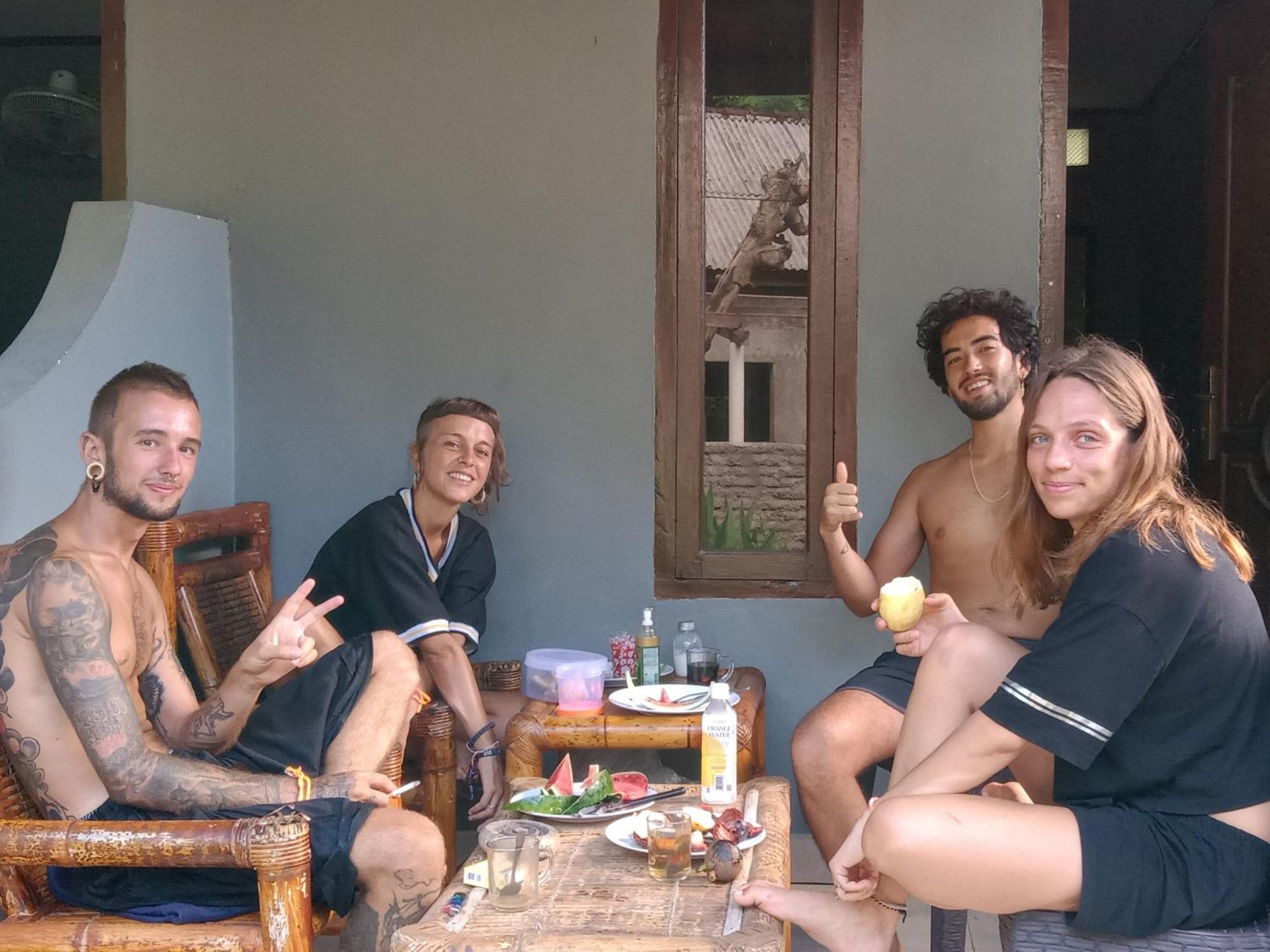 T&T Homestay Kuta  ภายนอก รูปภาพ